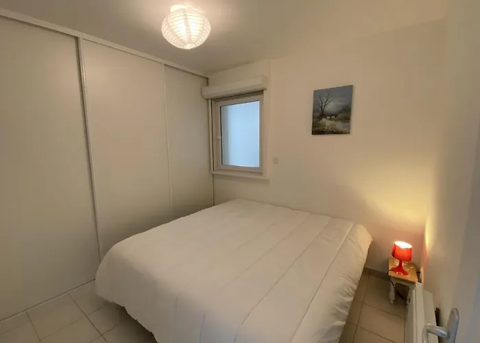 4 Personnes, Rez-de-chaussee, Piscine, A 200 M, Wifi - Fr-1-709-32 شقة *